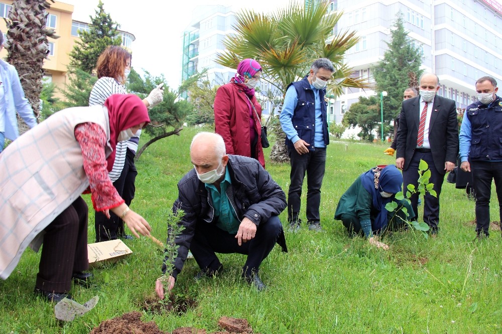 Karantinadaki vatandaşlar fidanlarla uğurlandı 