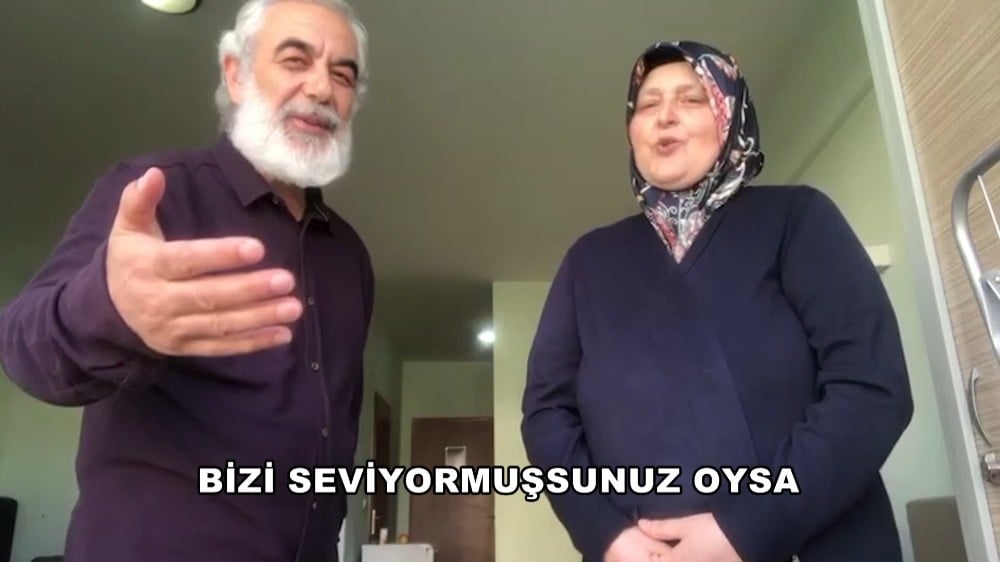 Karantinadaki vatandaşlardan yurt personeline klipli teşekkür 