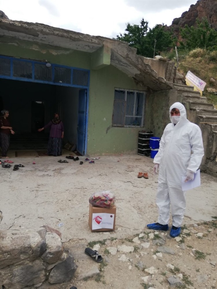 Karantinadakilerin ihtiyaçları Vefa Sosyal Destek Grubu’ndan 