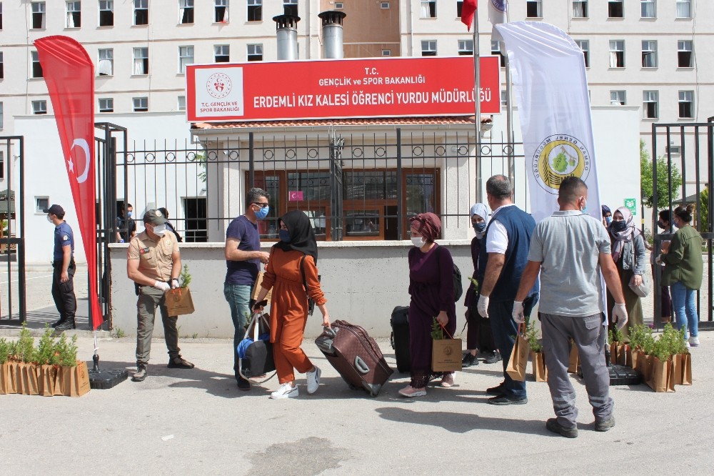 Karantinadan çıkan 104 kişi memleketlerine uğurlandı 