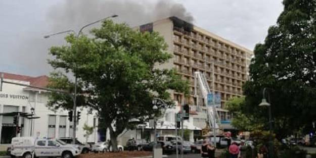 Karantinadayken kaldığı otel odasını ateşe verdi