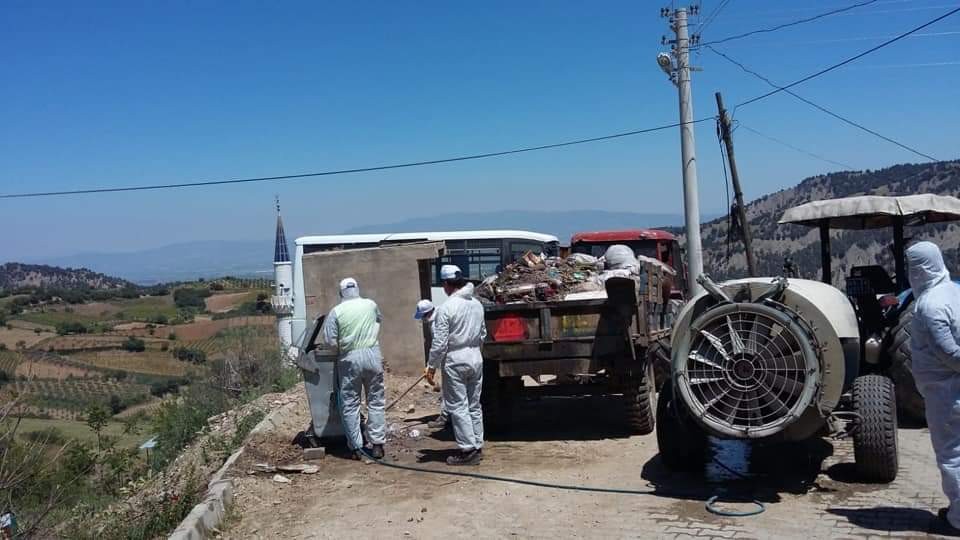 Karantinaya alınan mahalle dezenfekte edildi 