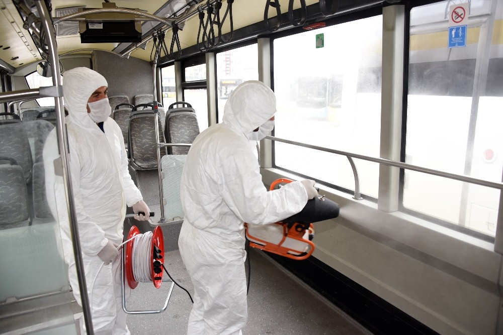 Karantinaya alınan vatandaşları taşıyan otobüslerin dezenfeksiyonu yapıldı 