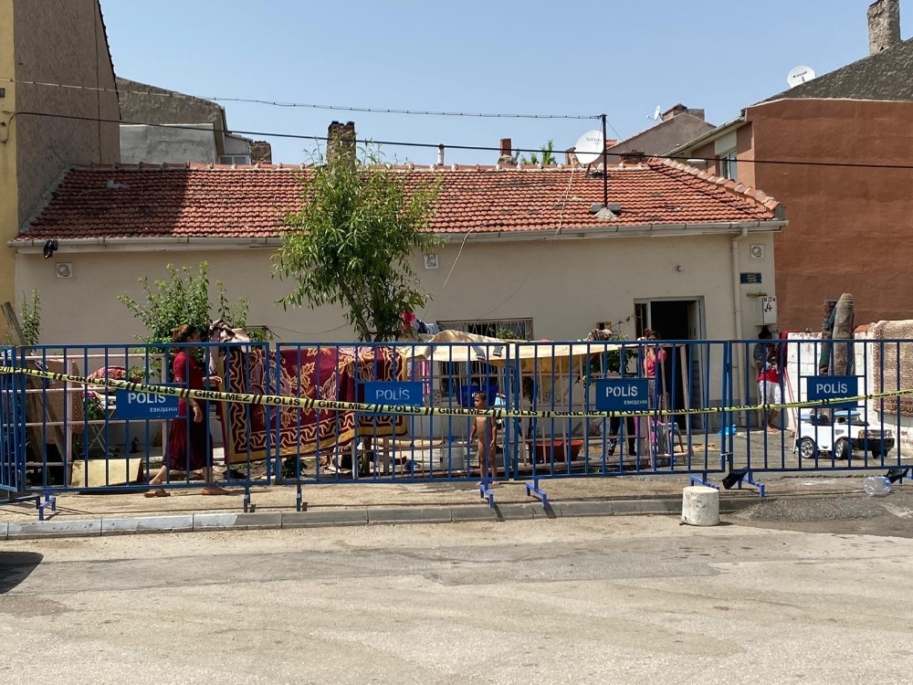 Karantinaya alınınca kendilerini temizliğe verdiler 