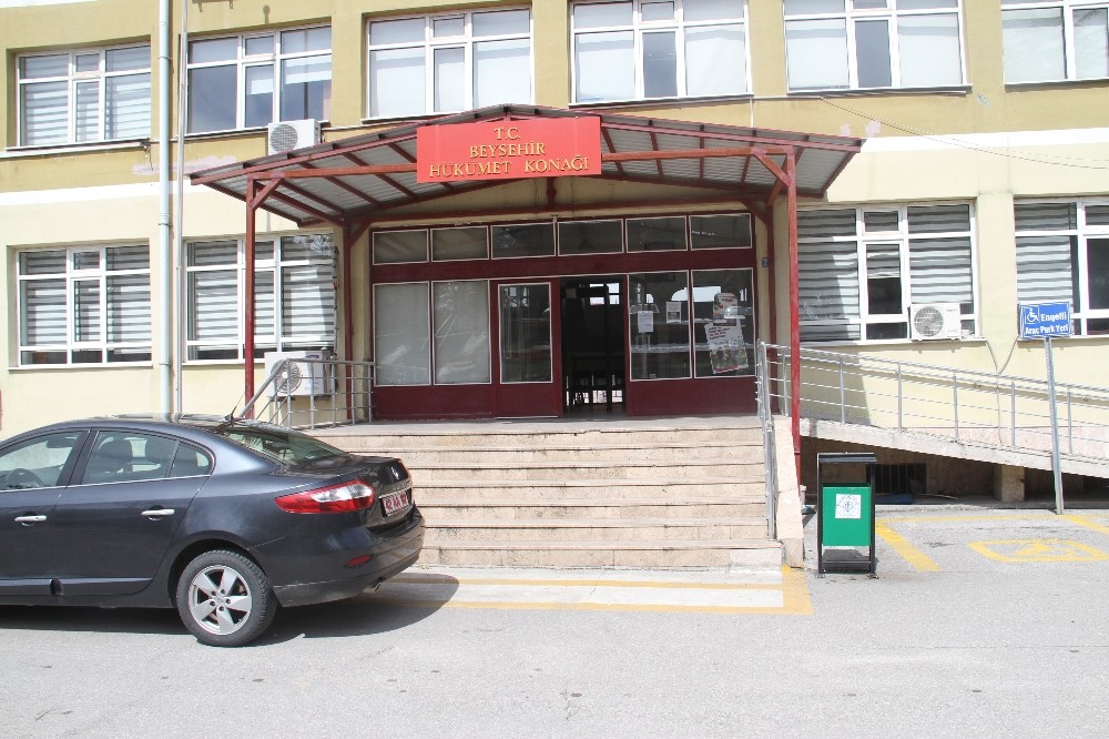 Karantinaya uymayarak evden çıkan gurbetçi çifte ceza 