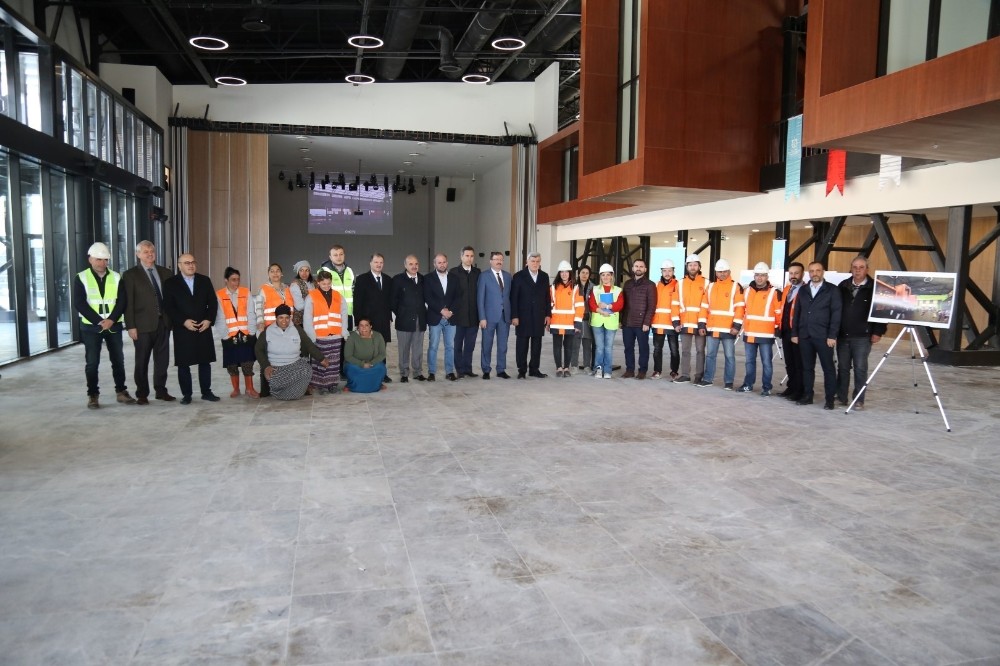 Karaosmanoğlu, Kocaeli Kongre Merkezi’ni inceledi 