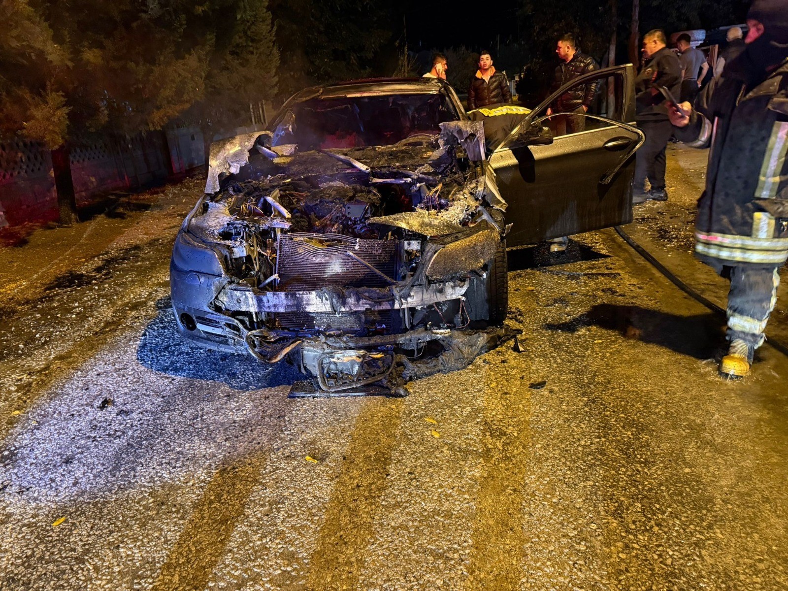 Karapınar’da yolda yangın paniği! Seyir halindeki otomobil küle dönmekten kurtuldu