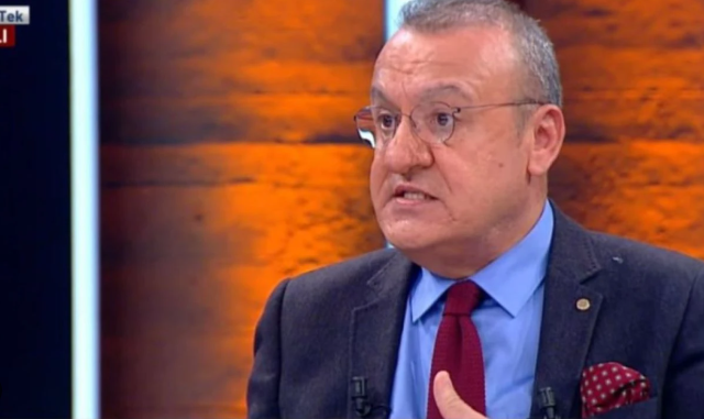 Karar gazetesi yazarı patronu Ahmet Davutoğlu’na posta koydu! Hani Emevi Camii'nde Cuma namazı kılacaktınız?