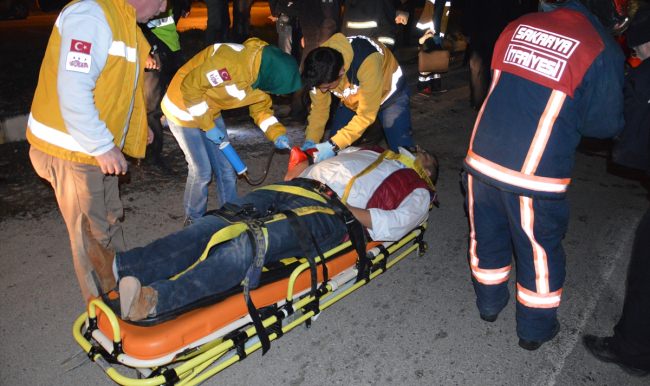 Karasu'da otomobil takla attı: 2 yaralı