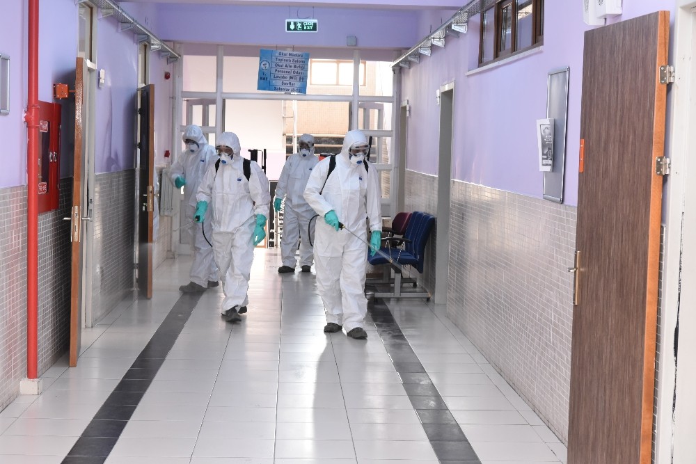 Karatay Belediyesi, ilçedeki tüm okulları dezenfekte ediyor 