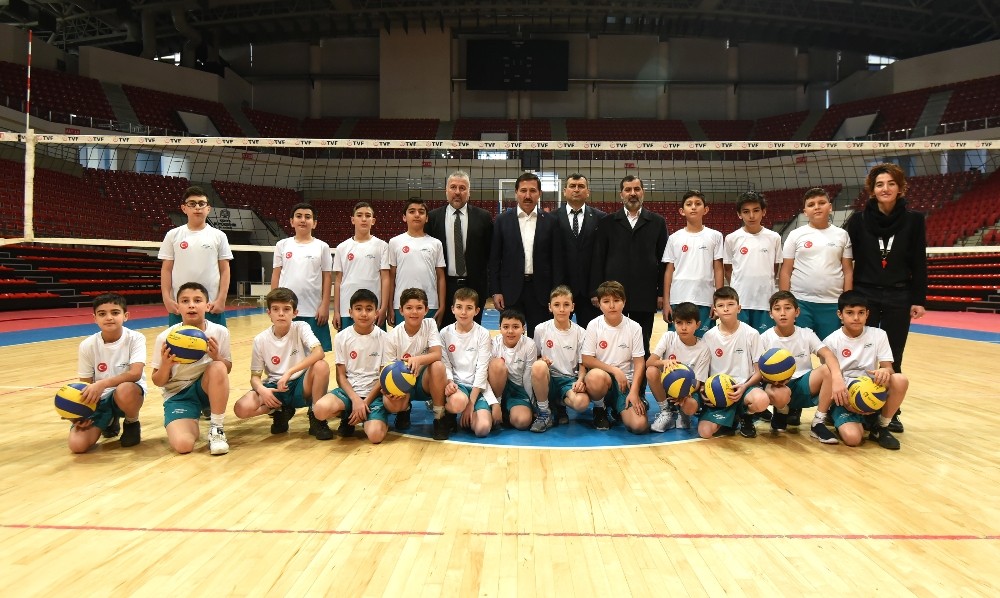 Karataylı çocuklar geleceğe sporla hazırlanıyor 