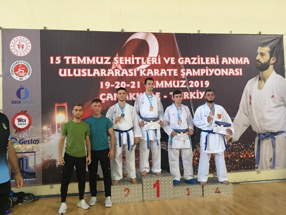Karateciler 3 madalya ile döndü 