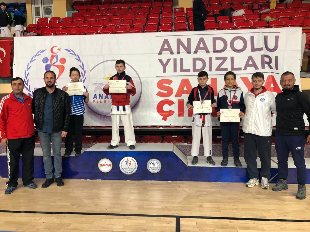 Karateciler dereceye girmek için mücadele etti 
