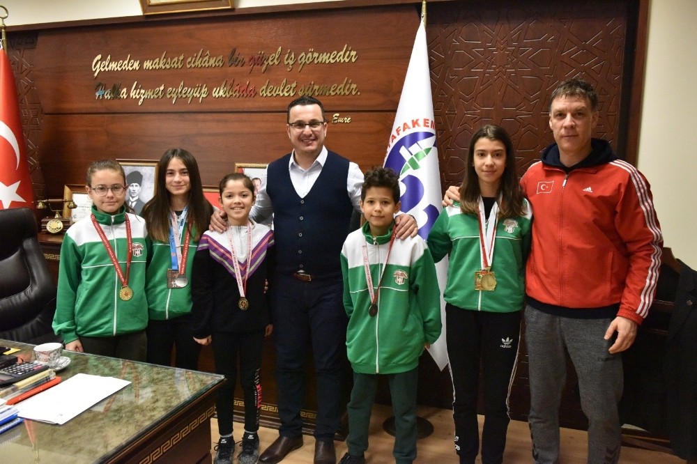 Karatecilerden Başkan Kanar’a ziyaret 
