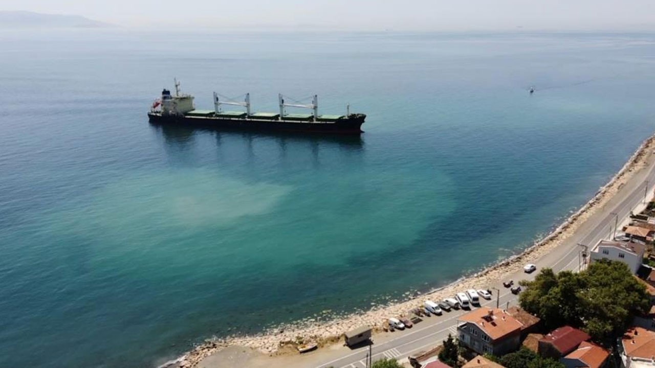 Karaya oturan geminin görüntüleri kamerada