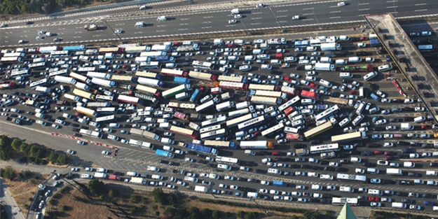 Karayollarında bayram trafiği başladı