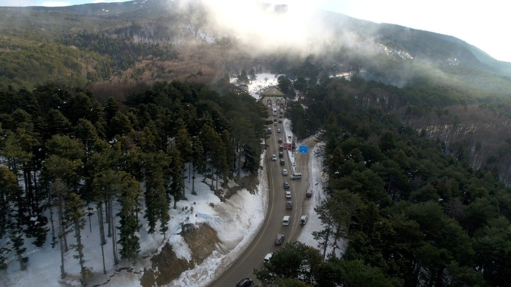Karayolunda 2 kilometre, teleferikte ise metrelerce Uludağ kuyruğu 