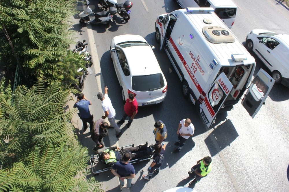 Karayolunda kapıyı açan sürücü yüzünden trafik polisi canından oluyordu 