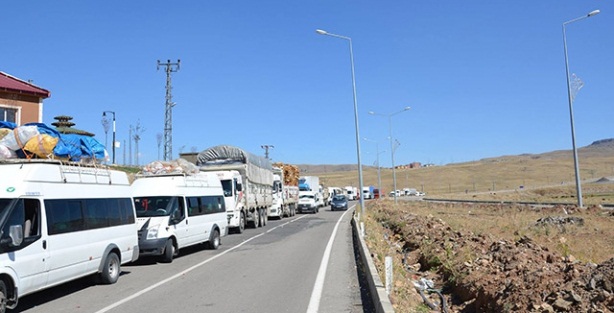 Karayolunu ulaşıma kapatan teröristler yakalandı