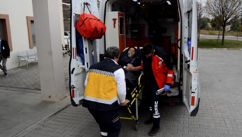 Karbonmonoksit gazından etkilenen 5 kişi hastaneye kaldırıldı 