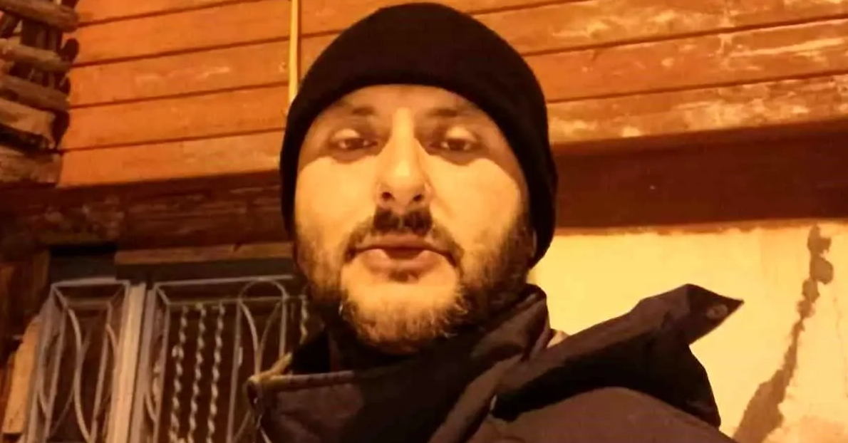 Karda 2 kilometrelik vefa yürüyüşü: Muhtar, Sultan Teyze’yi ilaçsız bırakmadı!