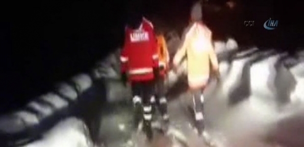 Karda 3,5 saatlik kurtarma operasyonu!