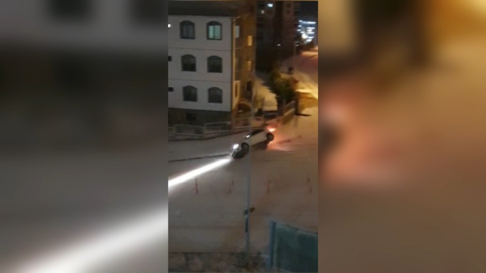 Karda kayan araçların kaza anları çığlık çığlığa kamerada 