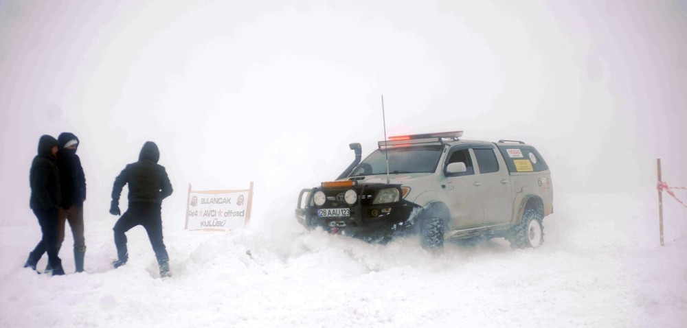 Karda off-road yarışı nefes kesti 