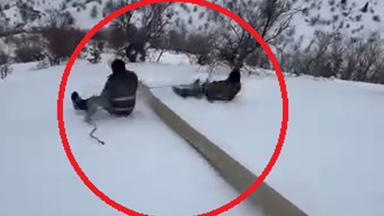 Karda ölümle burun buruna! Elektrik direğiyle birlikte yere kapaklandılar