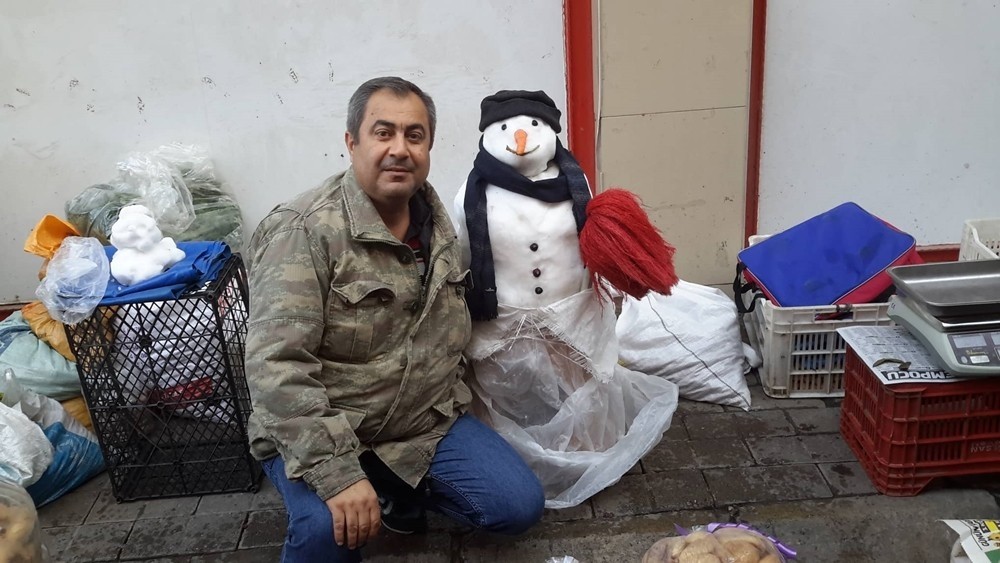 Kardan adam pazara indi satışlar patladı 