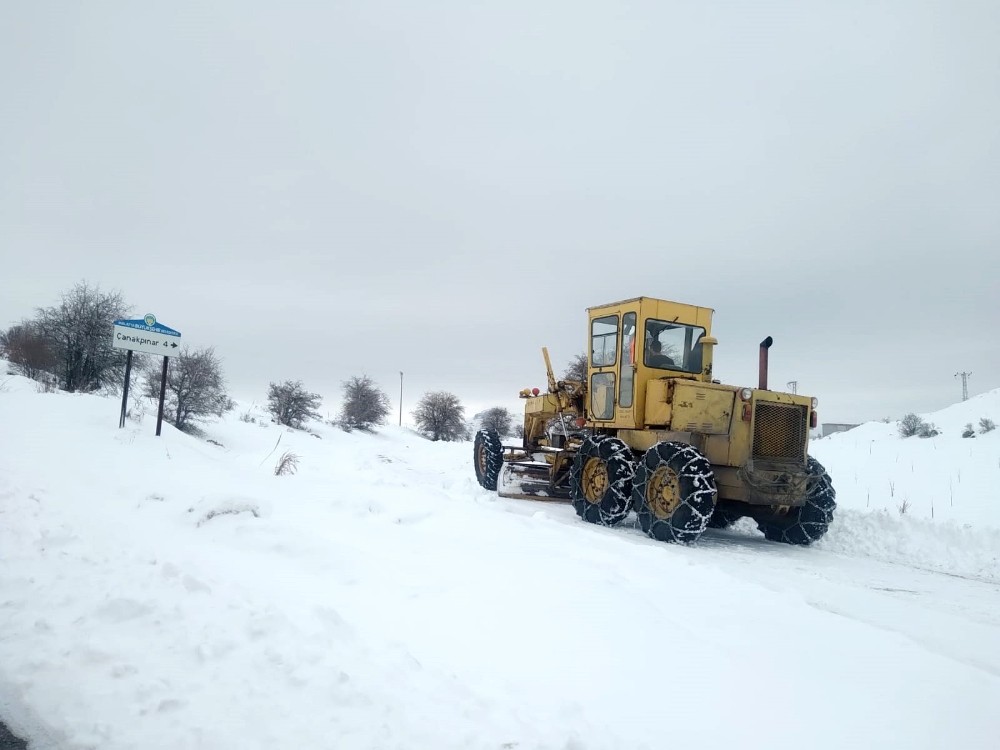 Kardan kapanan 132 kırsal mahallenin yolu ulaşıma açıldı 