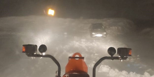 Kardan kapanan yollarda çalışma