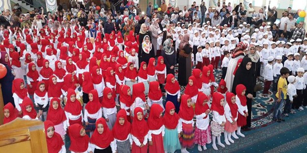 Karanfiller bu kez camide açtı!