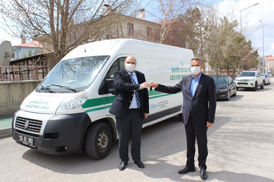 Kardeş belediyeye başkan Orhan jesti 