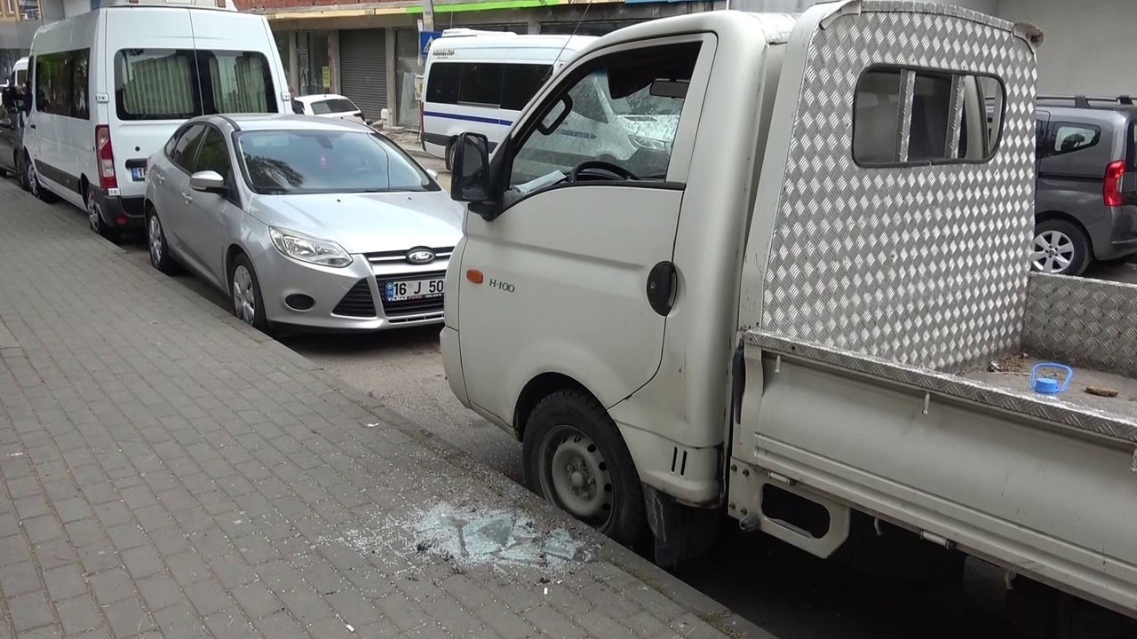 Kardeş dehşeti! Bu kez arabasını yaktı