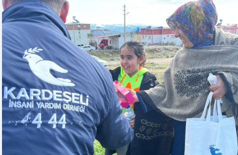 Kardeş Eli Derneği deprem bölgelerine yardımları ulaştırmaya devam ediyor