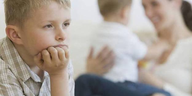  ‘Kardeş kıskançlığı’ bebekliğe geri döndürüyor! Kardeş kıskançlığı nasıl giderilir?