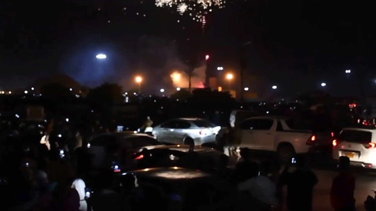 Kardeş Pakistan halkı ateşkesi böyle karşıladı!