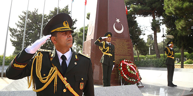 Azerbaycan'da Zafer Bayramı kutlaması