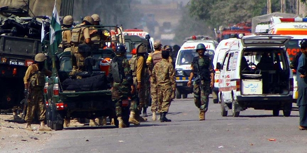 Kardeş ülke kana bulandı: 5 ölü, 10 yaralı