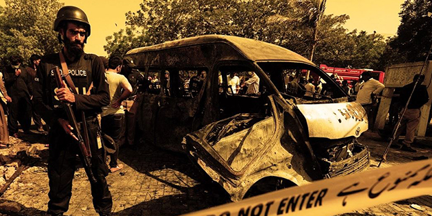 Kardeş ülkede askeri konvoya intihar saldırısı! 9 ölü 20 yaralı