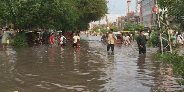 Kardeş ülkede felaket! Her yer sular altında kaldı