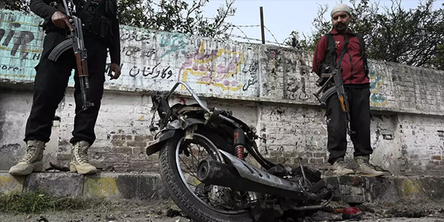 Kardeş ülkede patlayıcı yüklü motosikletle saldırı