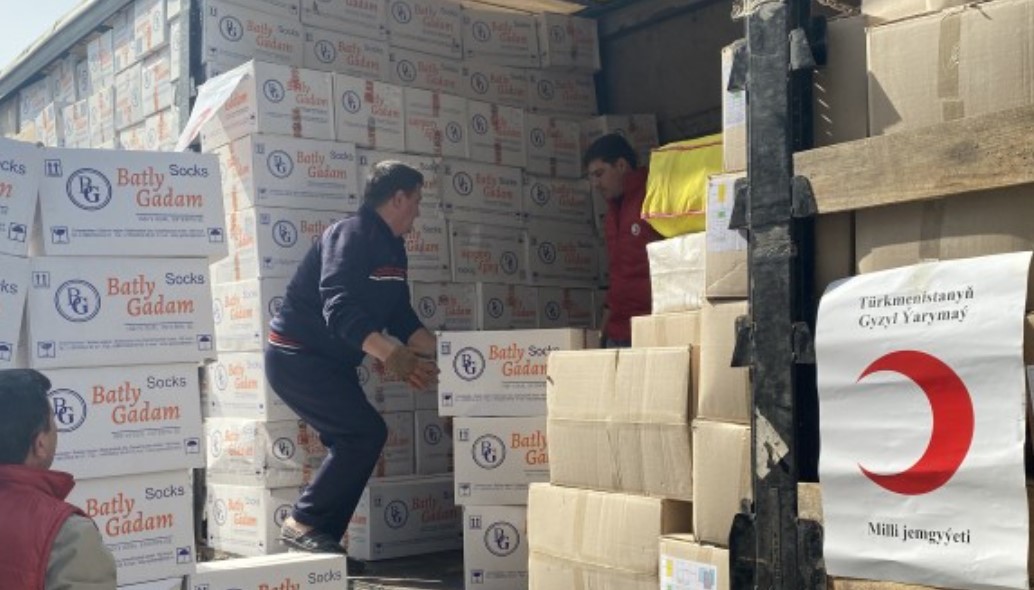 Kardeş ülkeden 11 ton yardım