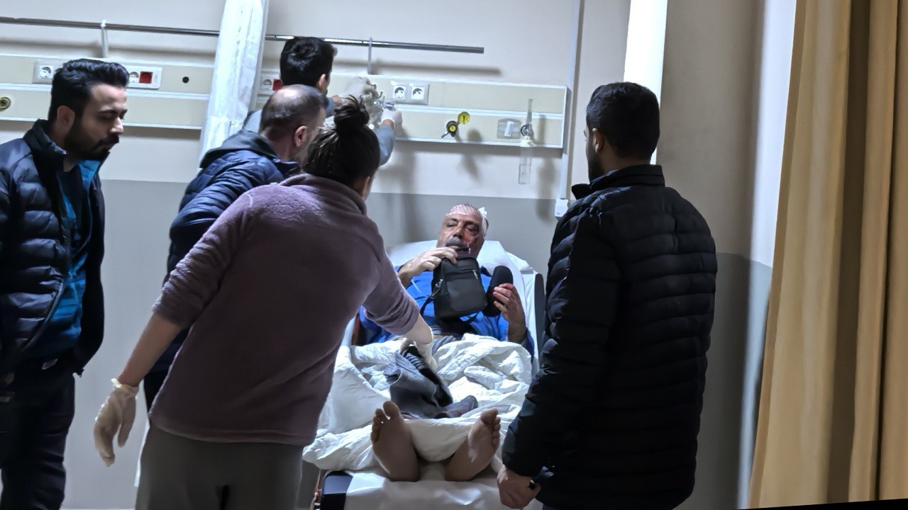 Kardeşine önce sopayla saldırdı ardından tabancayla vurdu