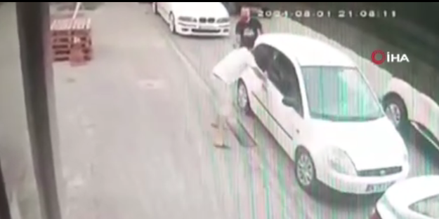 Kardeşini gözünü kırpmadan silahla vurdu... O anlar böyle görüntülendi