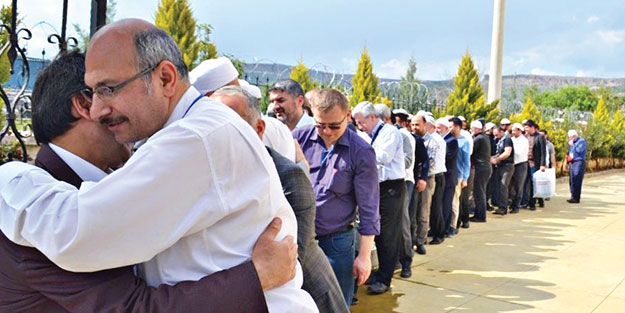 Kardeşler kucaklaştı