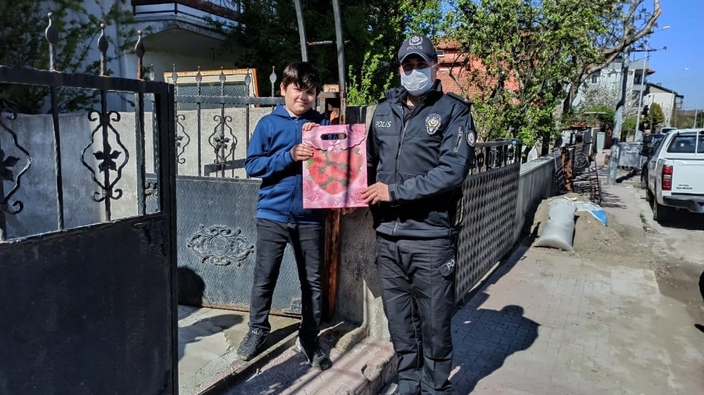 Kardeşler kumbaradaki birikimlerini kampanyaya bağışladı 