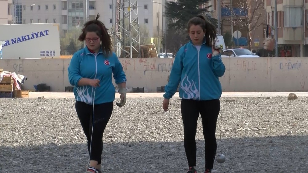 Kardeşlerin rekabeti iki şampiyonluk getirdi 