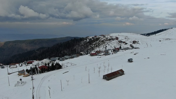 Kardüz Yaylası beyaza büründü! Tabloluk manzaralar objektiflere yansıdı